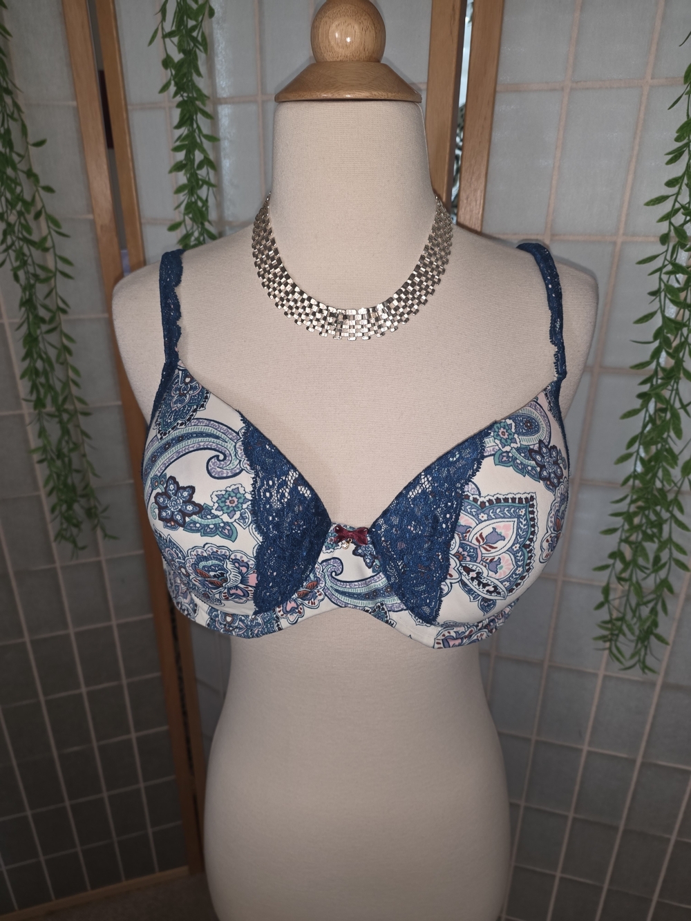Soma Paisley Lace Underwire Bra in Navy and White with Teal Accents